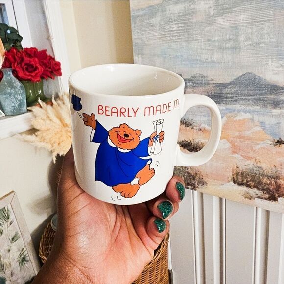 VTG 80's " Bearly Made It" Graduation Coffee Mug. - Picture 1 of 15